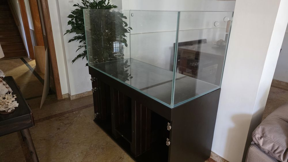 Aquário 590litros 140x65x65  vidro extra claro  com móvel acessórios e  rochas