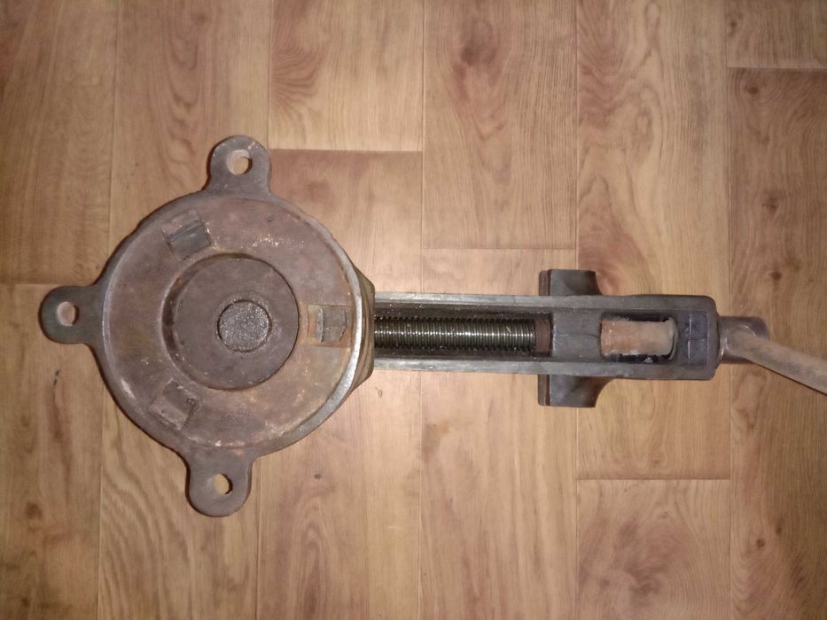 Тиски поворотные губки 14 см времён СССР