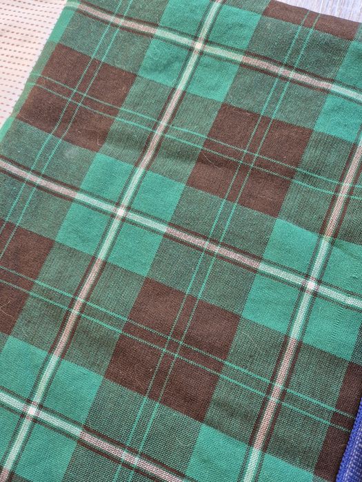 Trzy kupony materiału,  tkaniny, szycie, krawiectwo