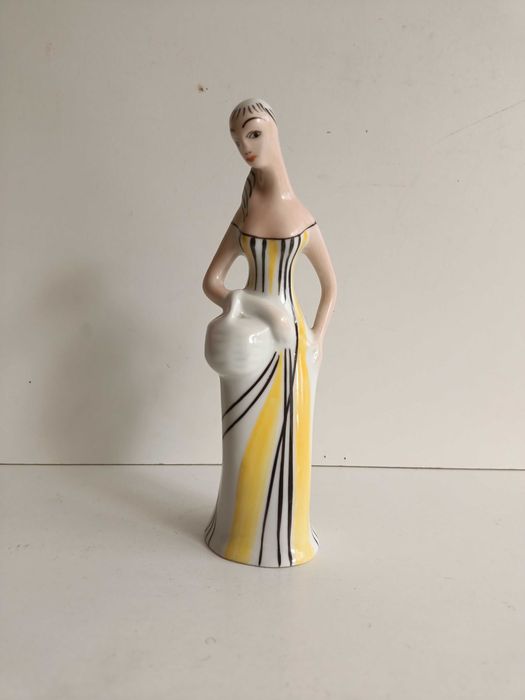 Figurka porcelanowa "grzybiarka" Ćmielów vintage PRL