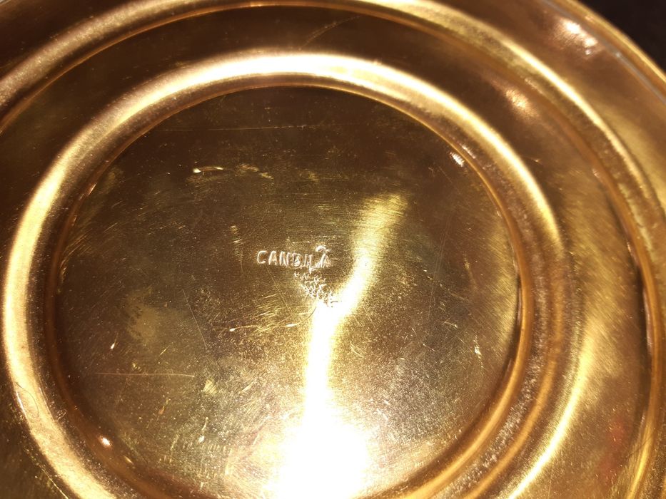 Cinzeiro de pé vintage em latão