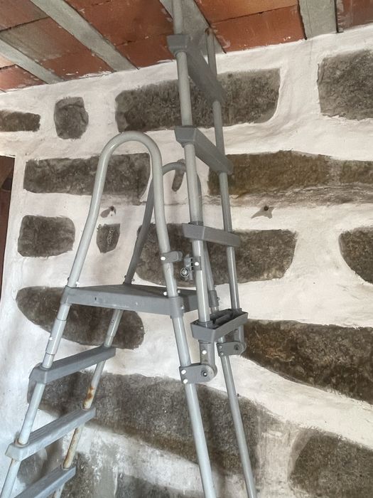 Escada de piscina dobrável