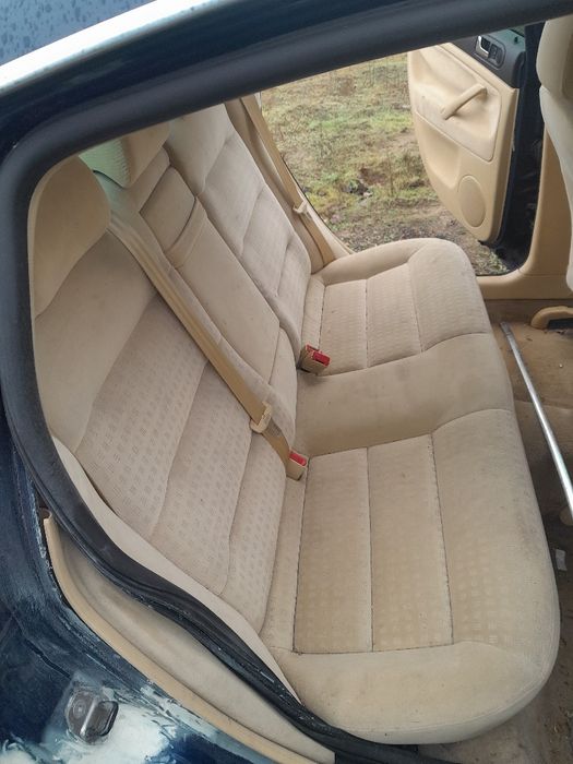 Siedzenia,kanapa tył passat b5 fl sedan ,welurowe, kremowe