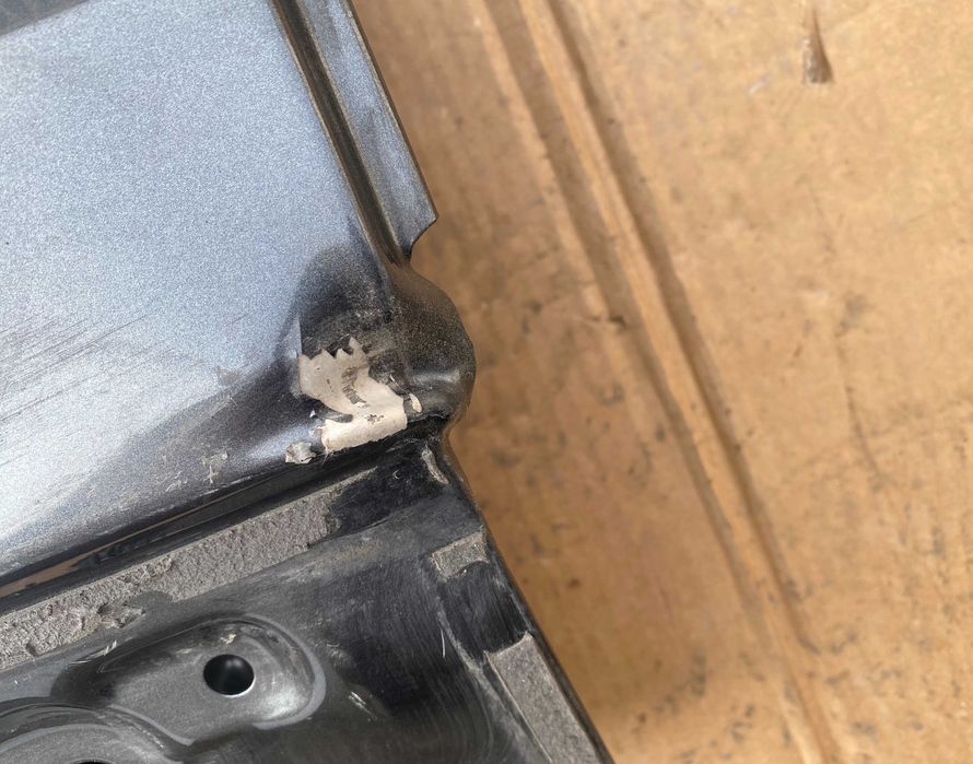 Двері задні праві Audi Q8 дверь дверка має пошкодження видно на фото