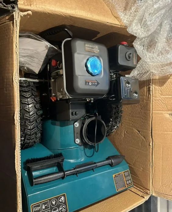 Снегоуборщик бензиновый 56см 5.7 л.с