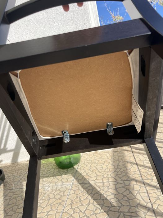 Cadeiras de madeira e tecido brancas do Ikea x5 -