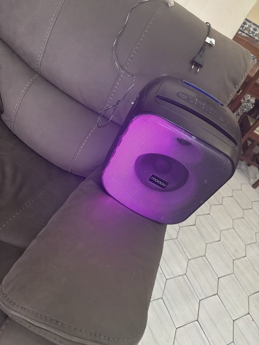 Vendo coluna de som que só trabalha se colocar na energia