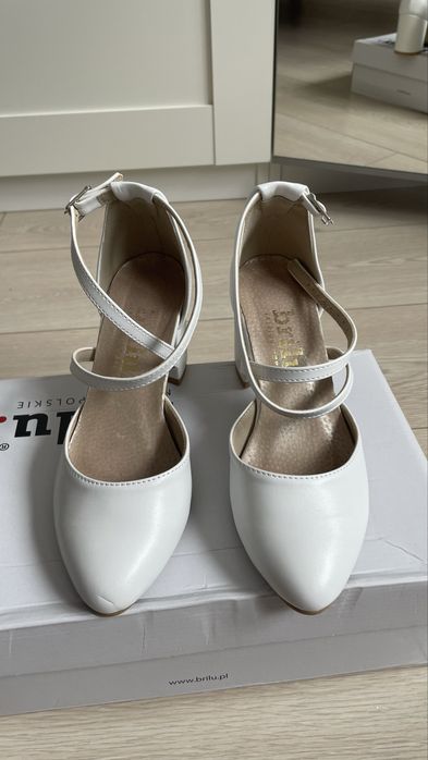 Perłowe białe czółenka na słupku ślubne 35 Brilu skóra naturalna