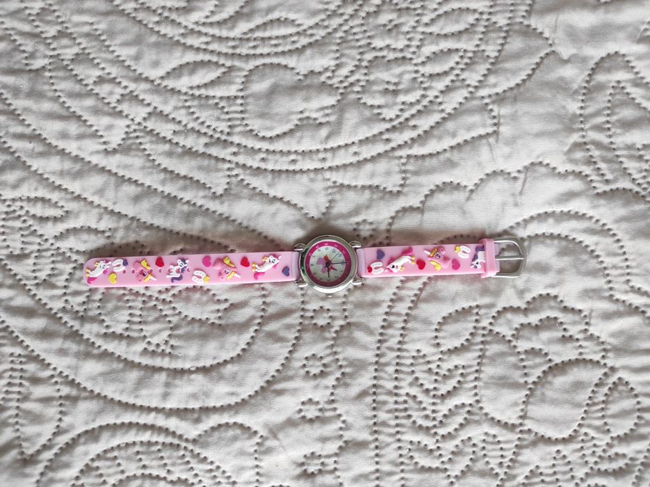 Śliczny zegarek dziewczęcy