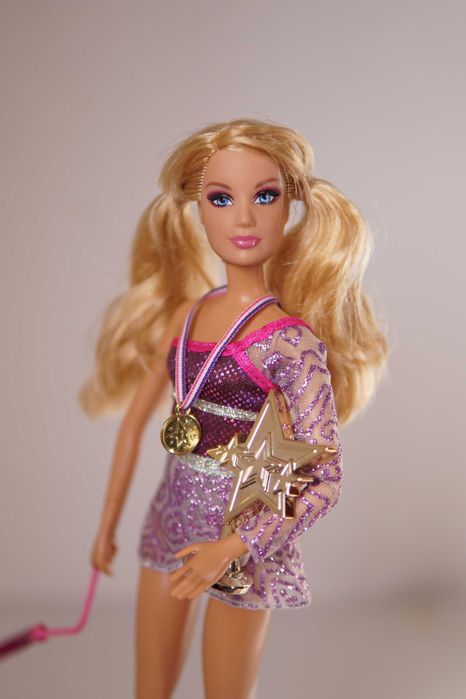 Barbie Ginasta - Barbie Gymnastic Divas Twirl Team (2007)