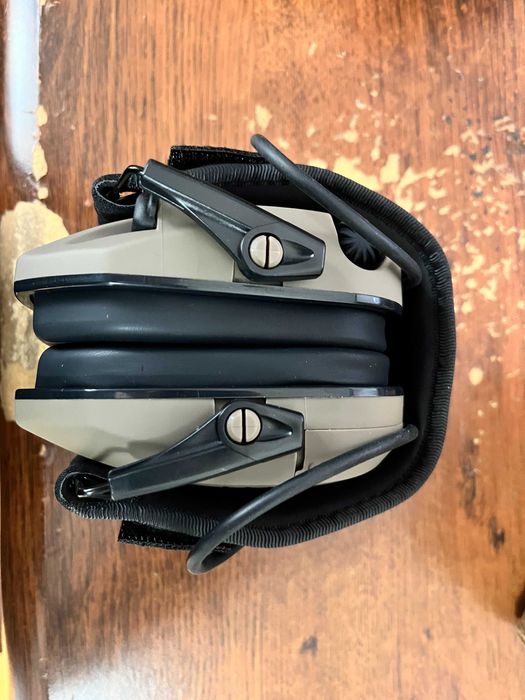 Nowoczesne słuchawki ochronne z redukcją hałasu – aktywne