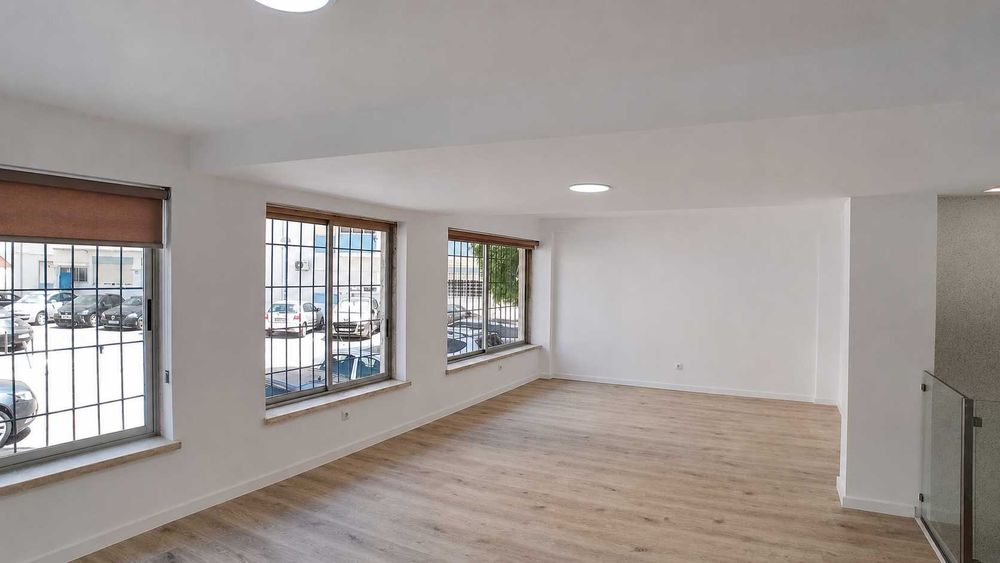 Loja Comercial Remodelada no Bonfim, Setúbal