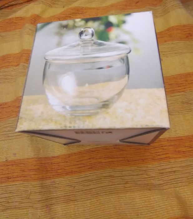 Bomboneira de vidro nova