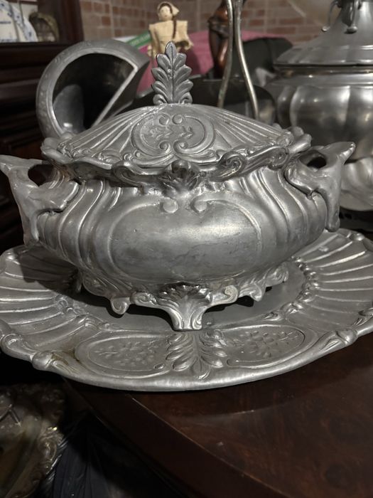 Taça de estanho e base ou travessa também de estanho