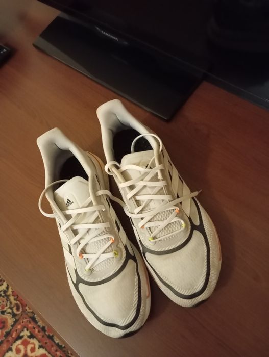 Кроссовки Адидас унисекс  в отличном состоянии