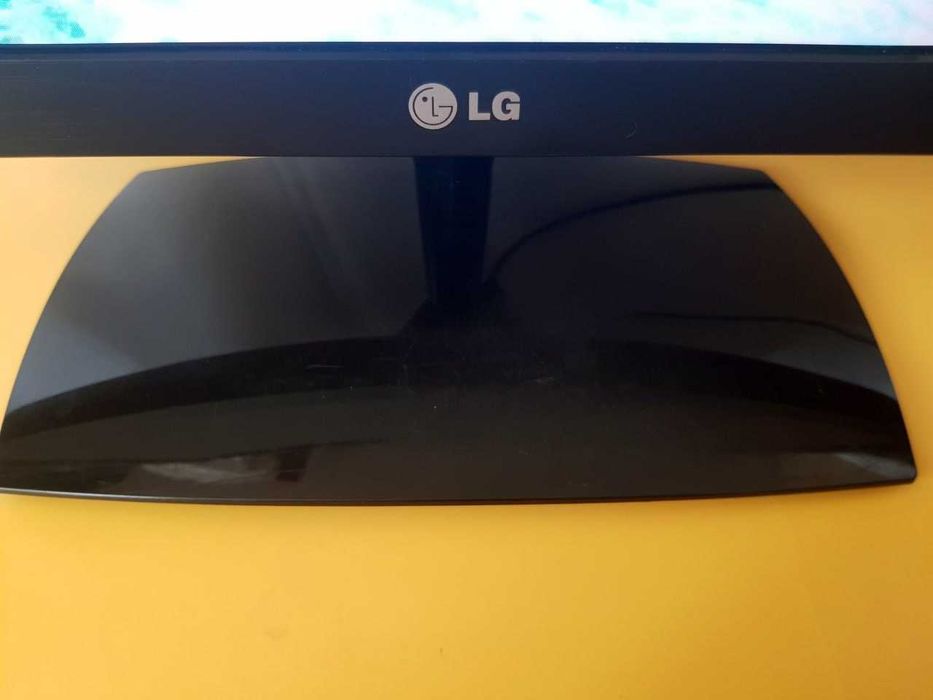 Монитор 23" LG Flatron E2351T