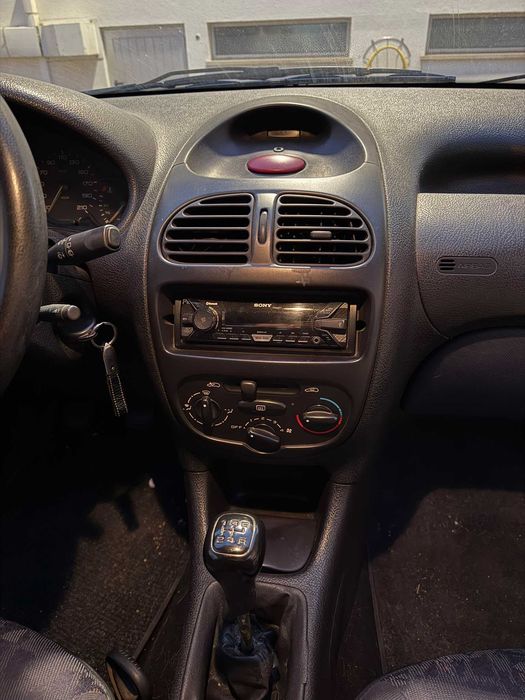 Peugeot 206 1.1 XR ano 2000