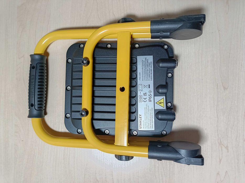 Lampa Robocza LED Stanley 20W 3000lm – Akumulatorowa, IP65 LR/01