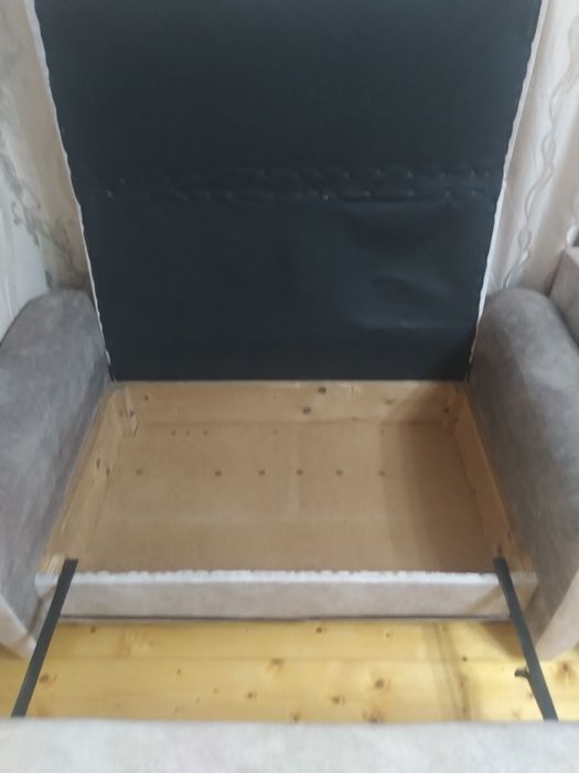 Диван - дерево масив.