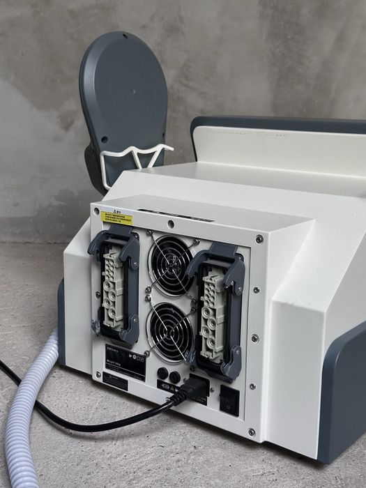 Maszyna fitness modelowanie sylwetki EMS ZERO elektrostymulacja mięśni