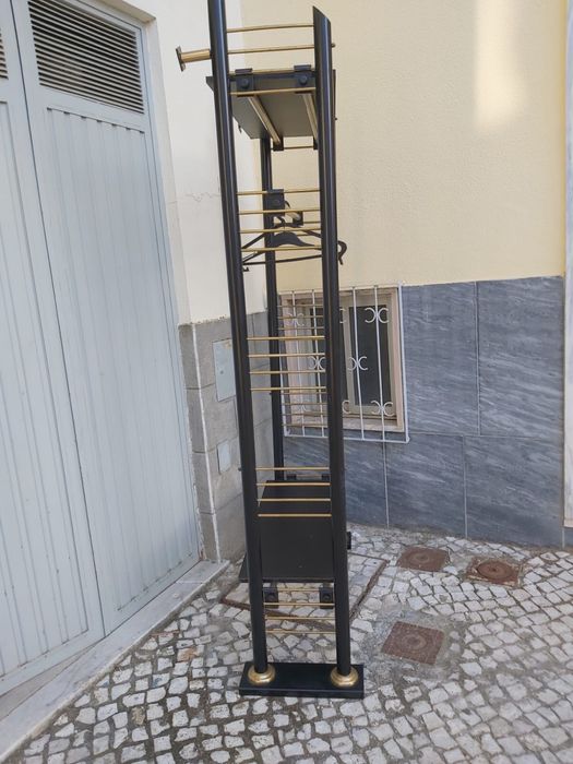 Manequins e Expositores Usados de Loja de Vestuário