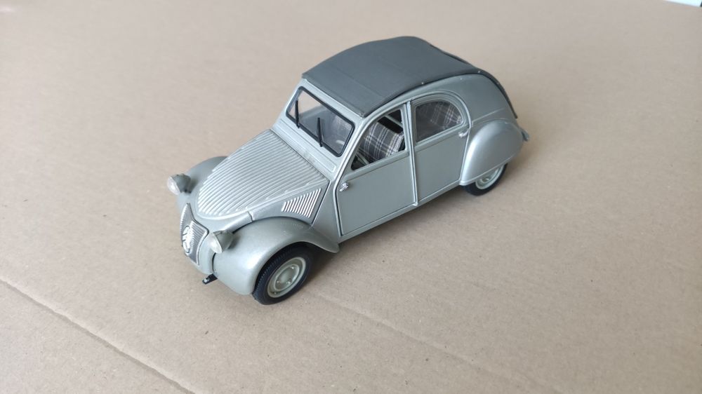 Масштабная модель автомобиля 1:18 Citroen 2CV 1952 Maisto