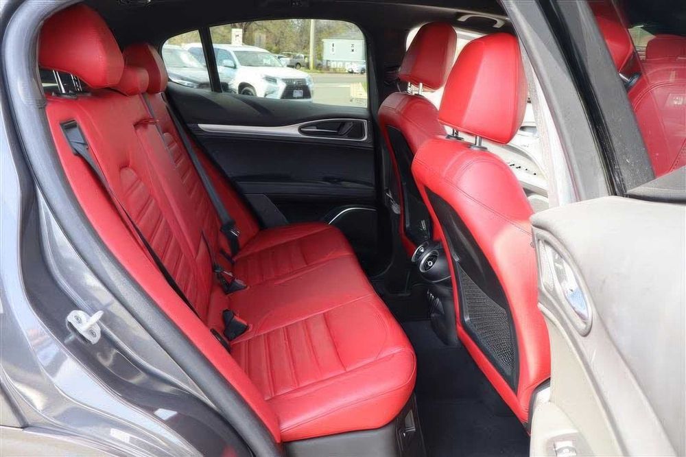 Alfa Romeo Stelvio Veloce      2023