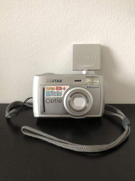 Ретро цифровой фотоаппарат Pentax Optio 33L поворотный экран Y2K.