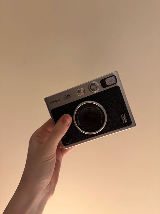 Камера + принтер Fujifilm Instax Mini Evo Hybrid