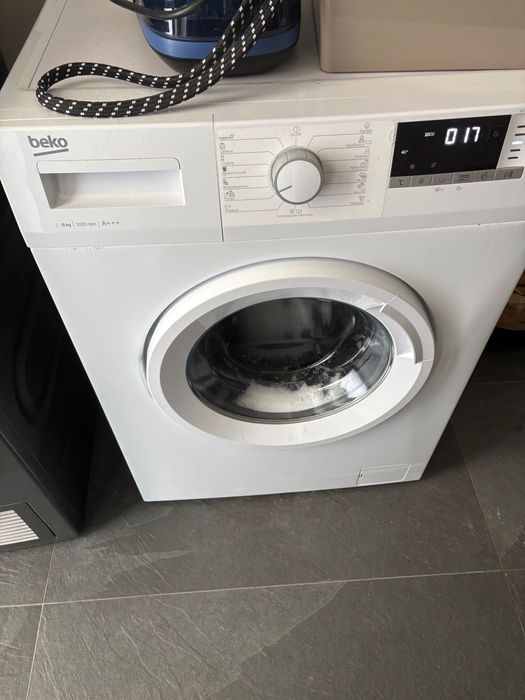 Máquina da roupa com 1 ano