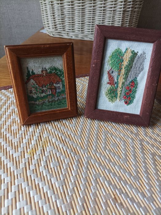 Wyszywane obrazki za szkłem