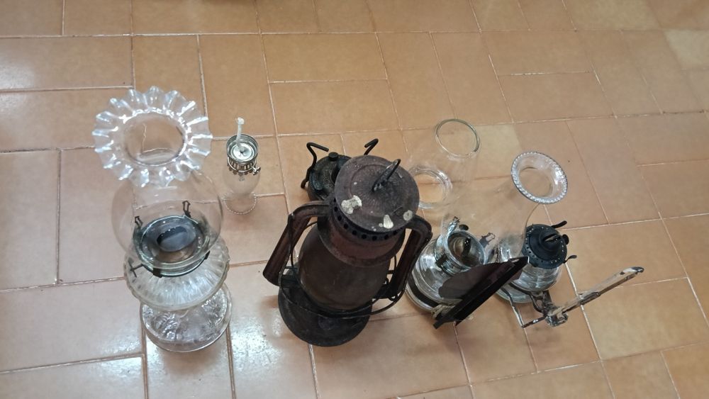 Conjunto de candeeiros antigos