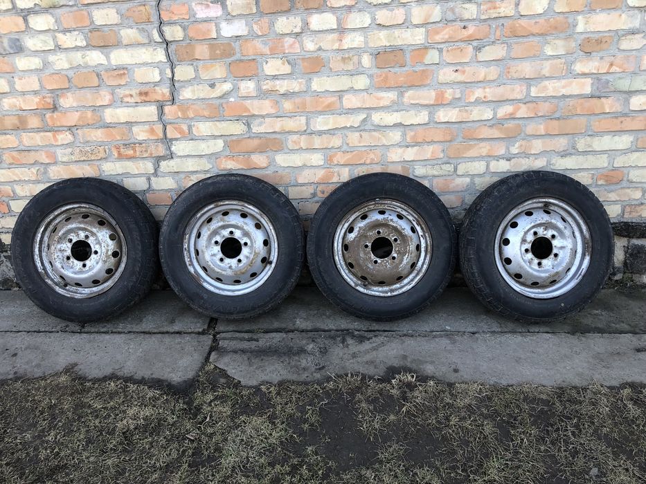 Шини автомобіль нива