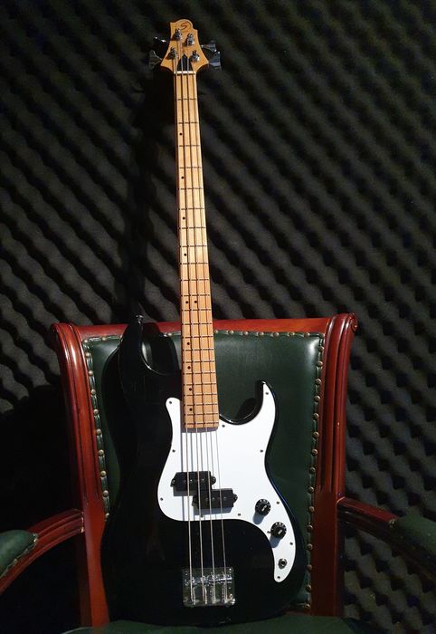 Gitara basowa Samick w bardzo dobrym stanie