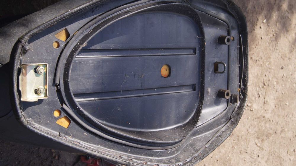 Kingway Coliber Keeway Toros F16 siedzenie z kiblem schowkiem