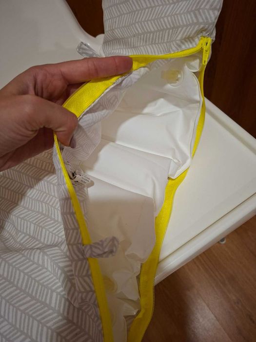 Cadeira IKEA ANTILOP com almofada redutora e apoio de pés