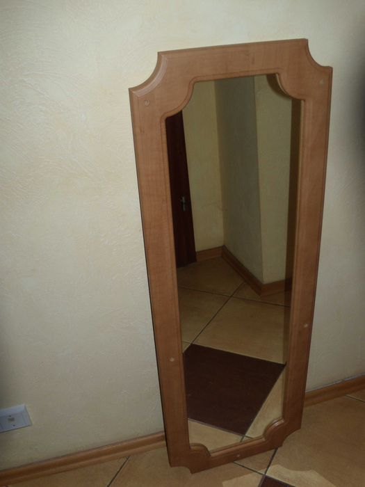 Lustro wiszące w ramie z płyty MDF
