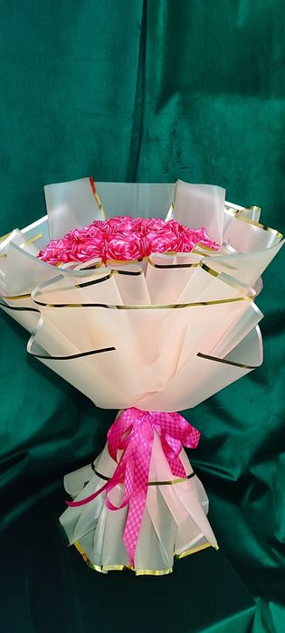 Букет из атласных роз 25 шт