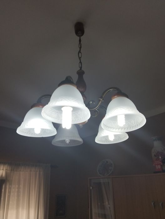 Candeeiro de tecto com 6 abajures impecável