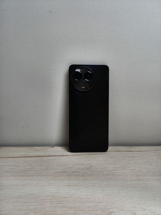 Smartfon Realme 11 5G jak nowy