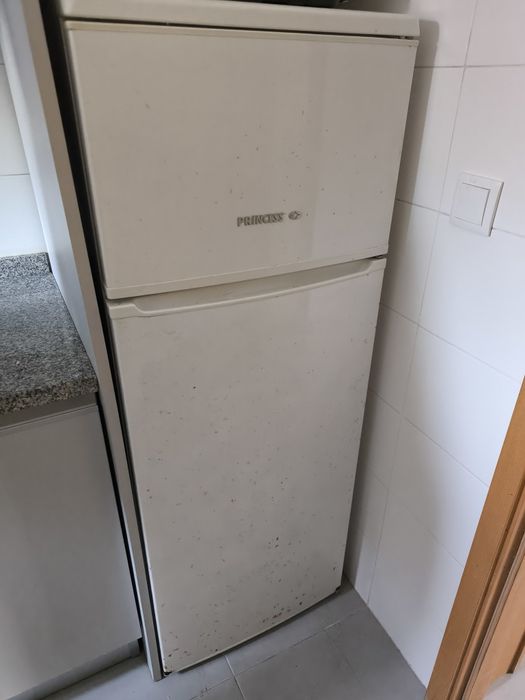 Frigorífico Princess em bom estado