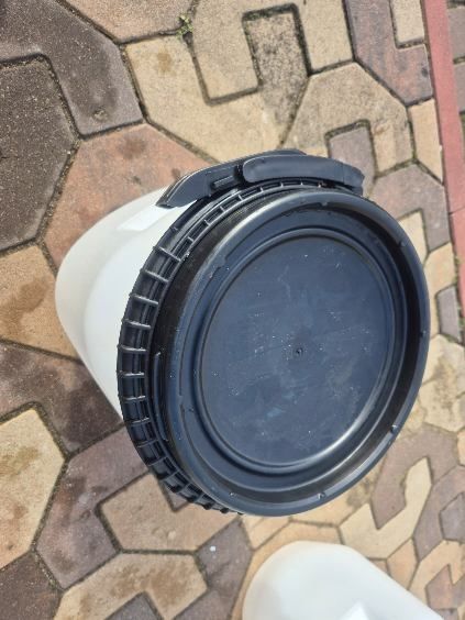 Sprzedam beczki plastikowe 20l