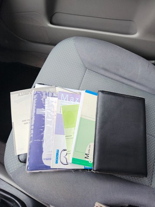 Viatura batida Mazda 323F