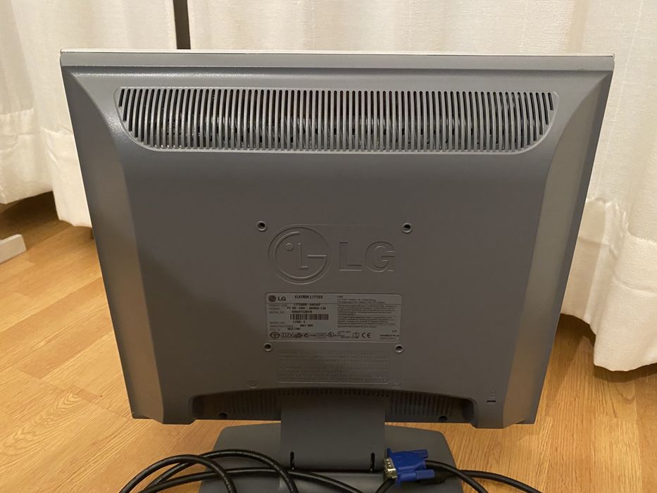 LG 17" Monitor437518337741967361