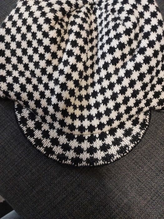 Czapka damska z daszkiem, pepitka