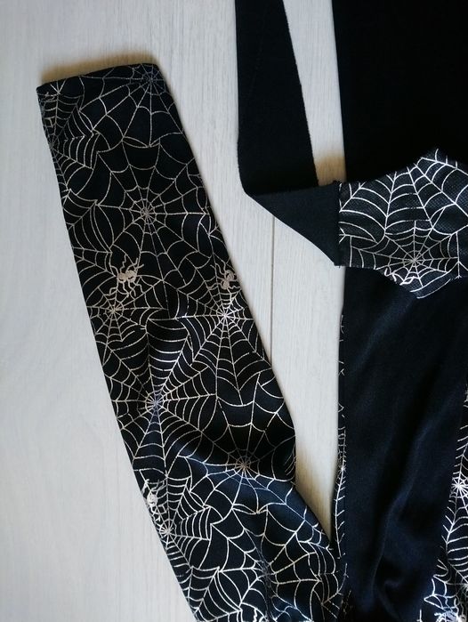 Карнавальний комбінезон з паучками для школярів на зріст 152 см