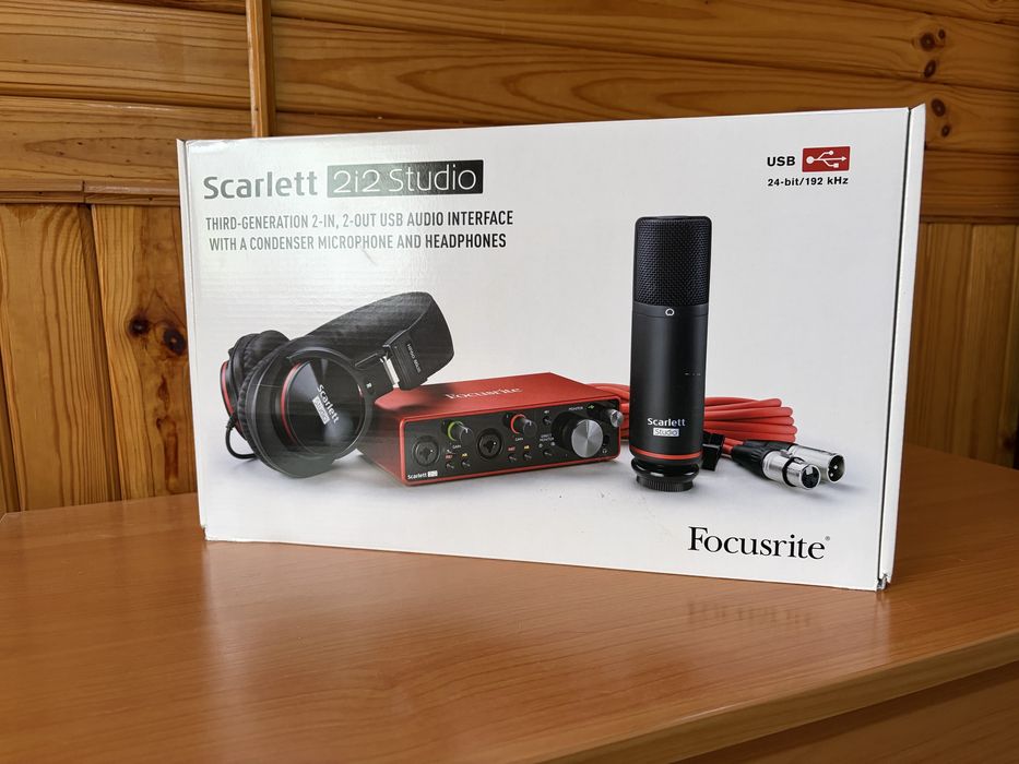 Focusrite Scarlett 2i2 Studio (3rd Gen) — полный комплект