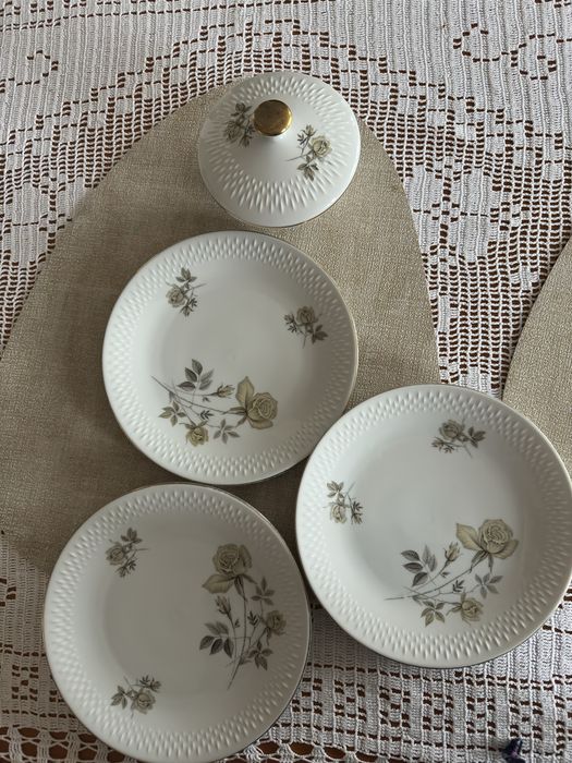 Zestaw porcelanowy EDELSTEIN  Talerzyki + cukiernica