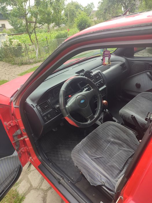 Форд ескорт 1,4 моноінжектор 1992року