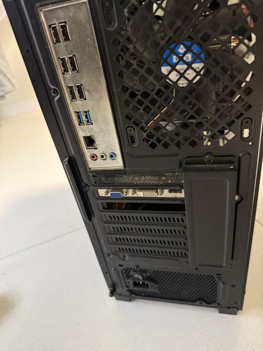 Потужний компʼютер на базі Xeon для роботи та домашнього сервера